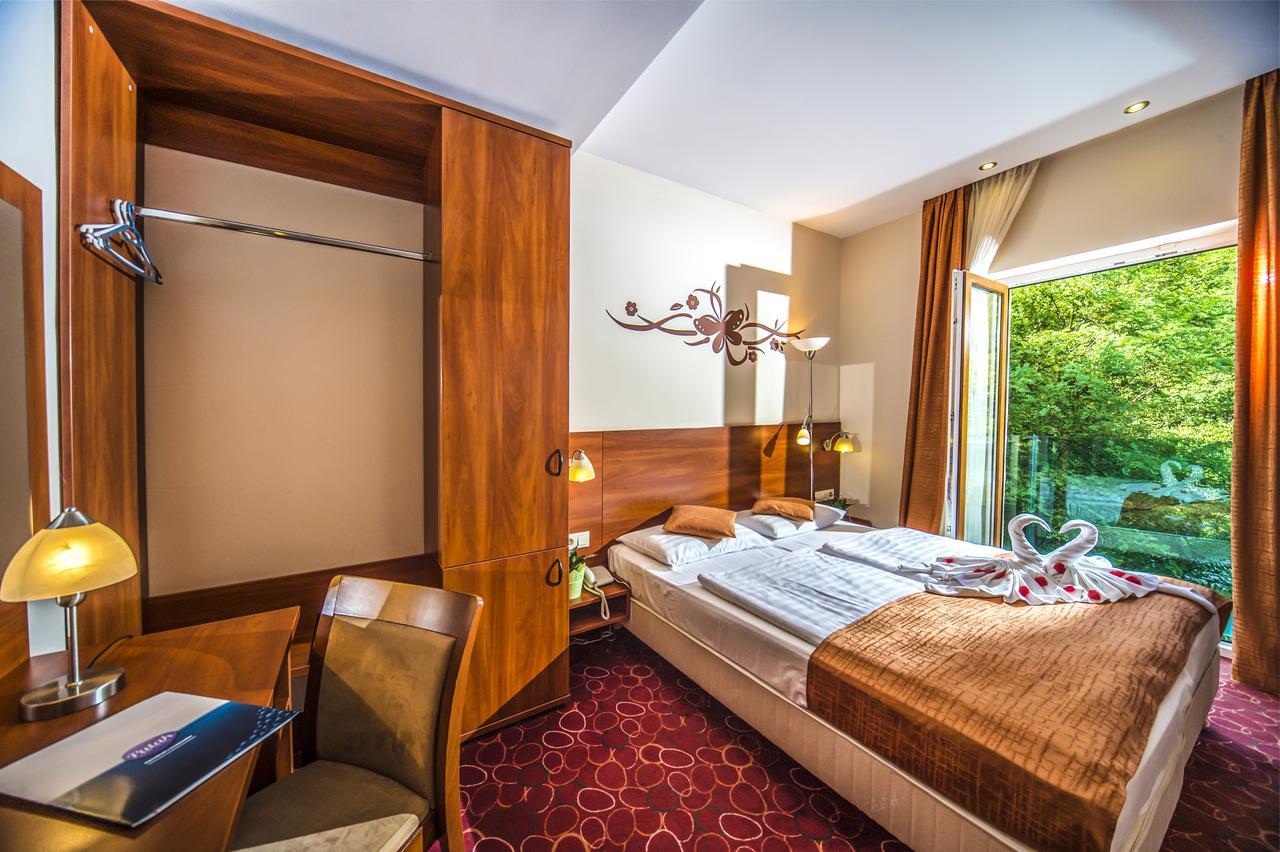 Patak Park Hotel Visegrad (Adults Only) ภายนอก รูปภาพ